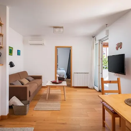 아파트 Zenta With Terrace And Sea View, 4 Min Walk To The *