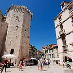 Zenta With Terrace And Sea View, 4 Min Walk To The Split