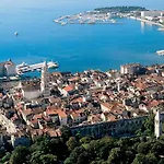 Apartment Zenta With Terrace And Sea View, 4 Min Walk To The Split