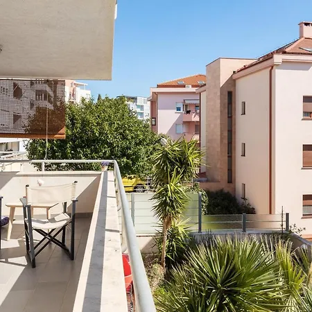 Zenta With Terrace And Sea View, 4 Min Walk To The Apartment Split