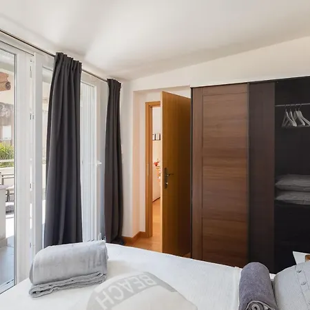 Apartment Zenta With Terrace And Sea View, 4 Min Walk To The