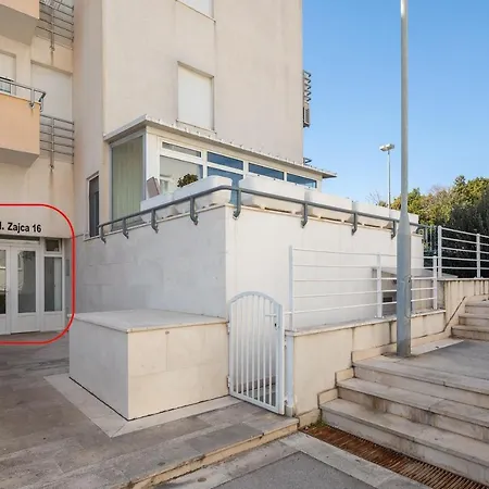 Zenta With Terrace And Sea View, 4 Min Walk To The Split