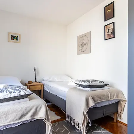 Zenta With Terrace And Sea View, 4 Min Walk To The