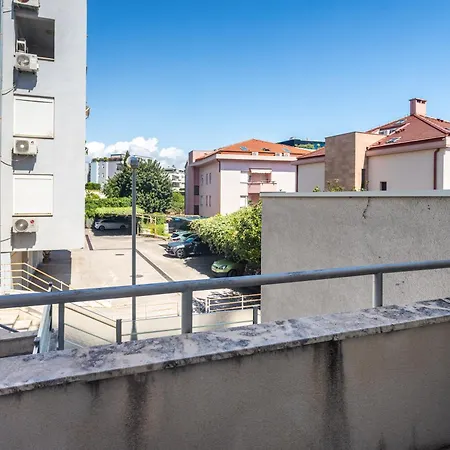 아파트 Zenta With Terrace And Sea View, 4 Min Walk To The *