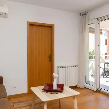 Zenta With Terrace And Sea View, 4 Min Walk To The * Split